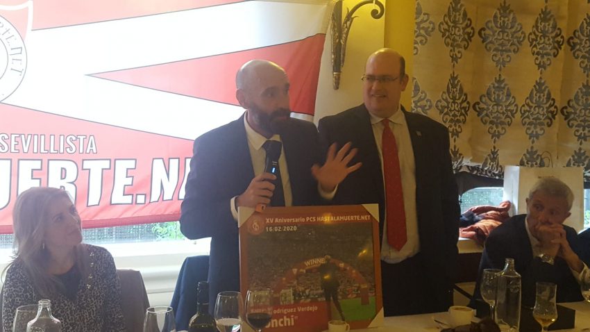 Otro obsequio regalado a Monchi.